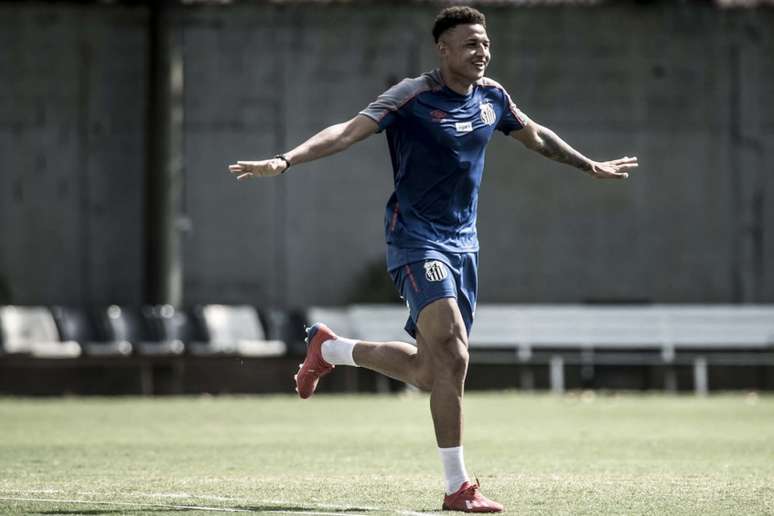 Felippe Cardoso não sente mais dores, mas ainda não tem prazo para iniciar transição (Foto: Ivan Storti/Santos)