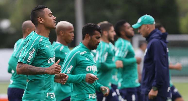 Antônio Carlos e Thiago Santos devem retornar à equipe titular nesta segunda-feira (Agência Palmeiras/Divulgação)