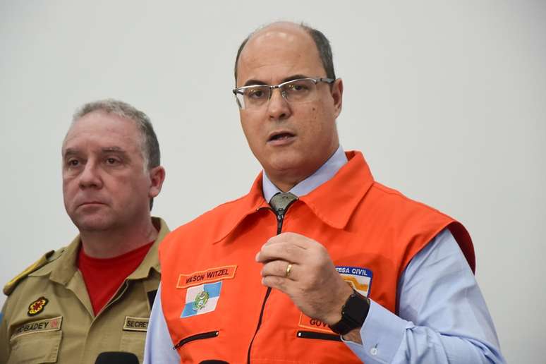 O governador, Wilson Witzel (PSC), ao lado do Secretário de Defesa Civil do Estado do Rio de Janeiro, coronel Roberto Robadey