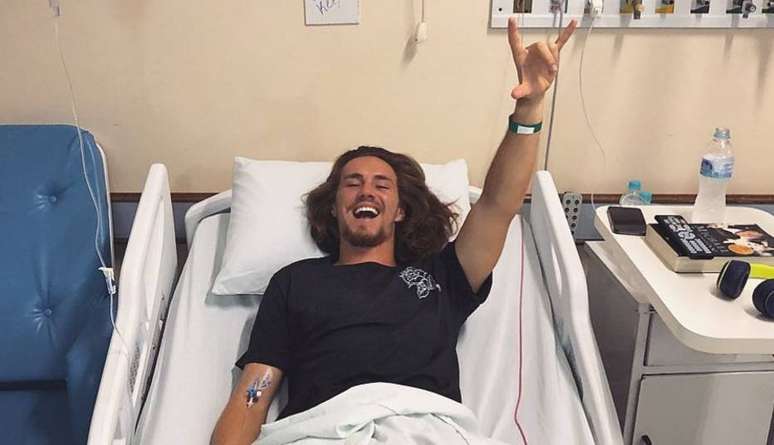 Vitor Kley após cirurgia de apendicite.