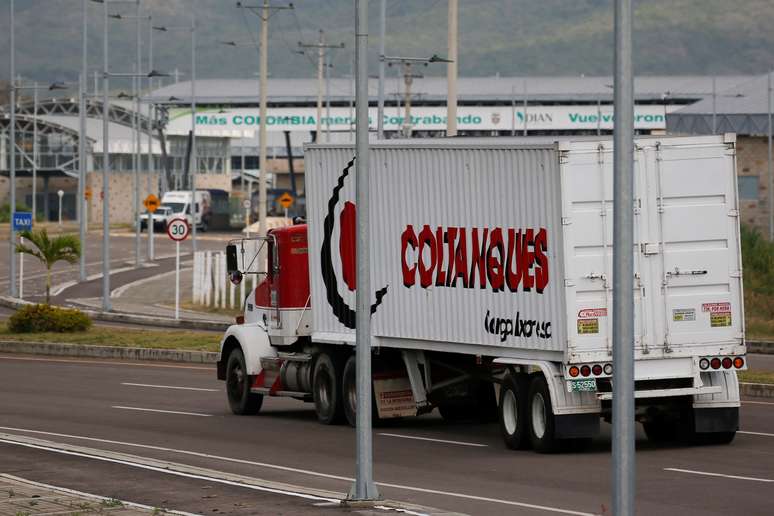 Caminhão chega a depósito que abriga ajuda humanitária para a Venezuela em Cúcuta, na Colômbia
07/02/2019
REUTERS/Luisa Gonzalez