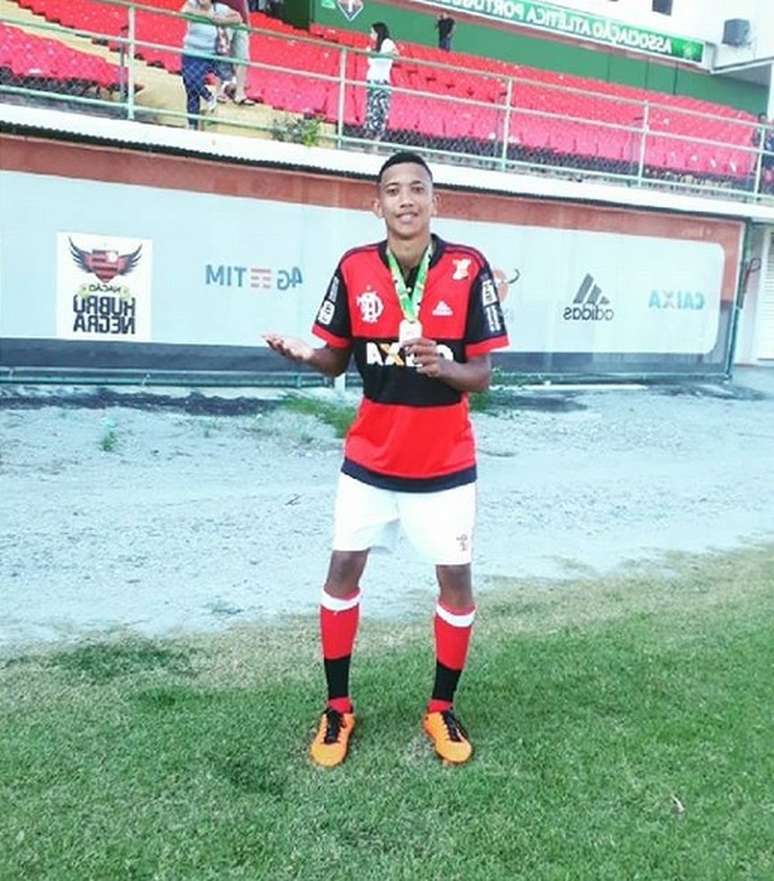 Atacante de 14 anos morreu no incêndio no alojamento do Flamengo