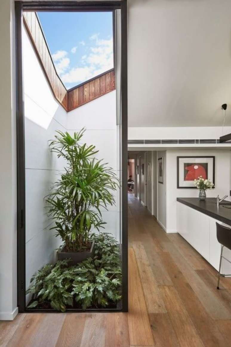 61. Cozinha integrada com piso vinílico que imita madeira em decoração moderna. Foto de Pinosy