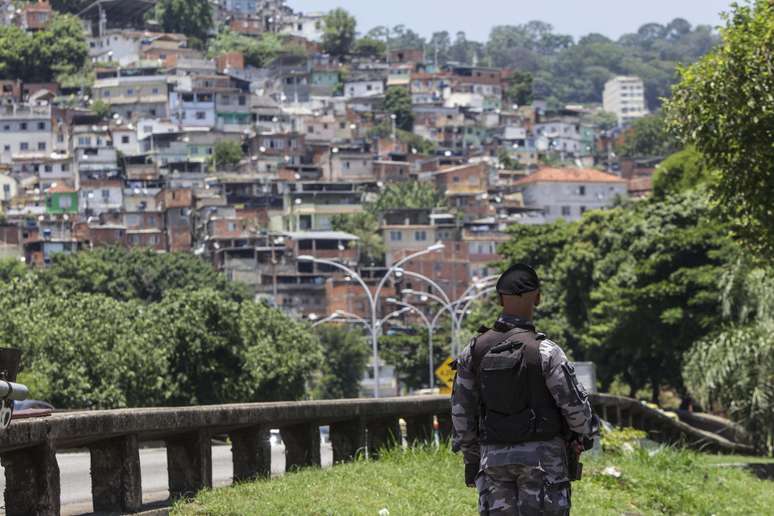 Confronto entre suspeitos de pertencerem ao tráfico e policiais militares deixou pelo menos treze mortos e um ferido, no Morro do Fallet, na Zona Norte do Rio de Janeiro