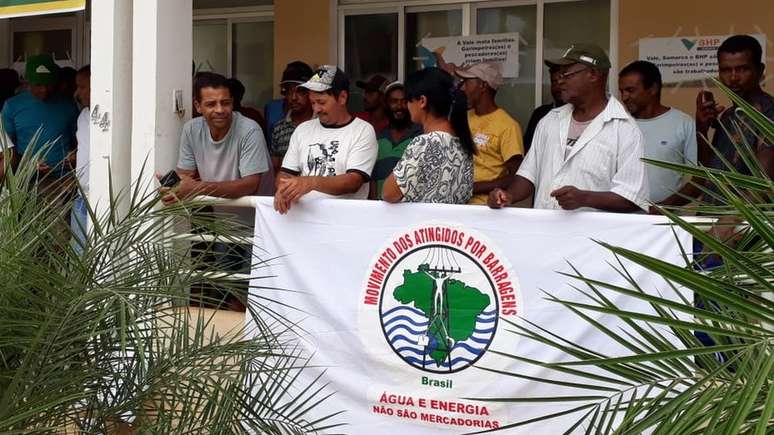 Protesto de moradores de Barra Longa no dia 5 de fevereiro: moradores não foram atendidos pela Fundação Renova