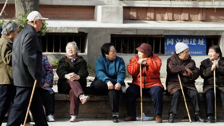 A China é um dos países que adotam sistema semelhante em parte para atender às demandas do envelhecimento da população