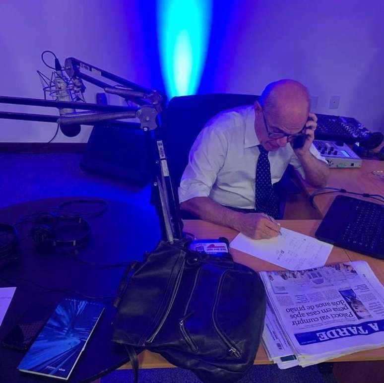 Ricardo Boechat durante grava&ccedil;&atilde;o de entrevista na Bahia, em novembro de 2018