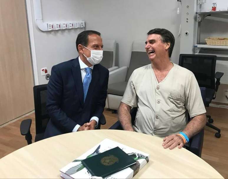 Governador de São Paulo, João Doria, visita o presidente da República, Jair Bolsonaro, no Hospital Albert Einstein