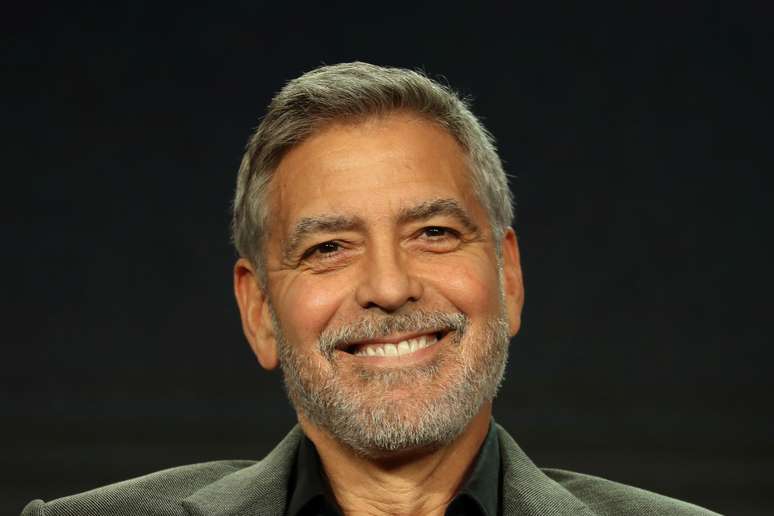 George Clooney fala durante a apresentação do "Ardil 22".  11/2/2019.  REUTERS/Lucy Nicholson 