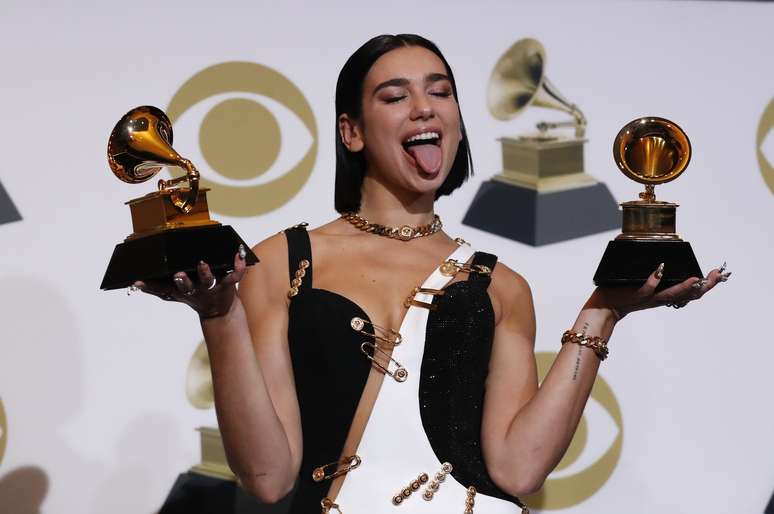 Dua Lipa e seus Grammy de Artista Revelação e pela música &#039;Electricity&#039;