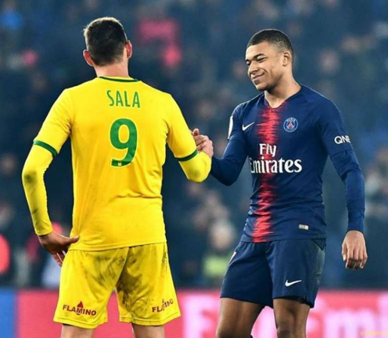 Mbappé e Sala dentro de campo (Foto: Reprodução)