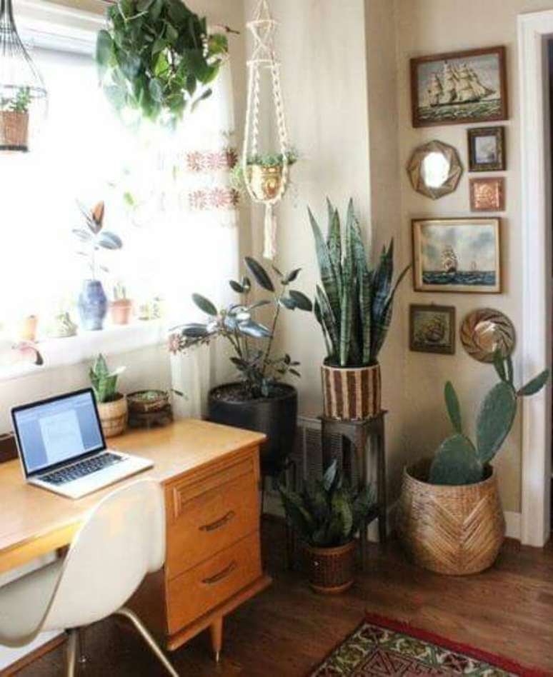 27. No home office, as plantas podem estimular a criatividade