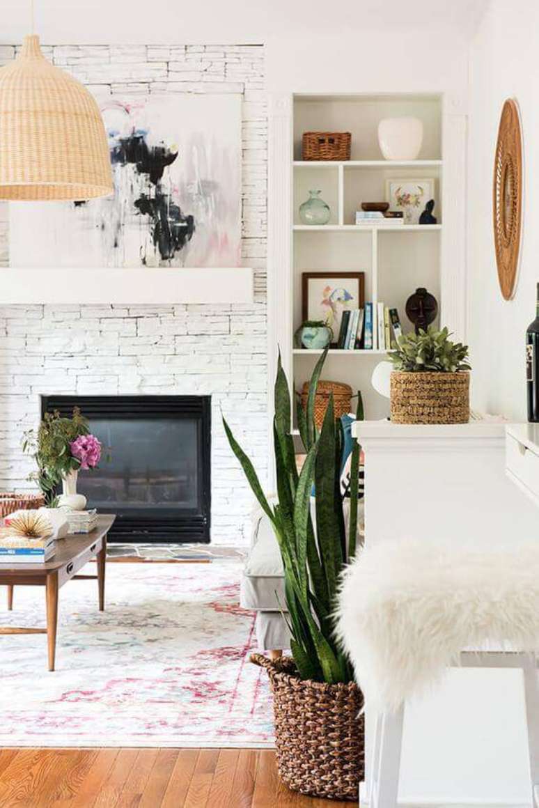 38. Os vasos tran&ccedil;ados ficam muito bonitos com a espada de S&atilde;o Jorge