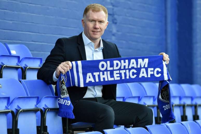 Scholes com as cores do novo clube (Foto: Divulgação)