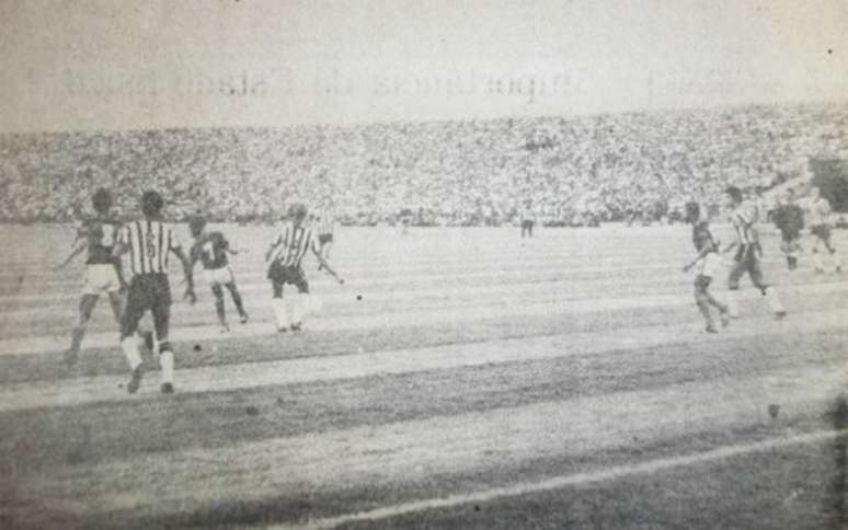 Campinense 0x0 Botafogo, em 1975: imagem rara do primeiro jogo da história do Amigão (Foto: Reprodução)