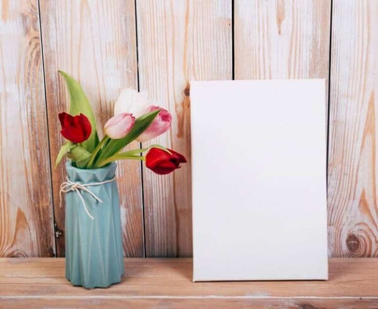 13- A flor de tulipa é ideal para montar buquês e arranjos em pequenos vasos. Fonte: Freepik