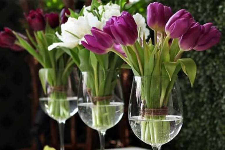 31- A flor tulipa além do uso ornamental pode ser aproveitada em receitas culinárias. Fonte: Universo das Noivas
