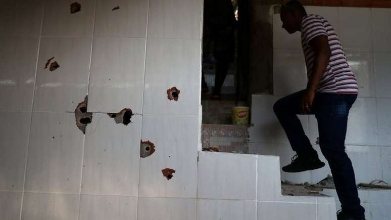 Após a operação no Morro do Fallet, diversas paredes ficaram com marcas de tiros
