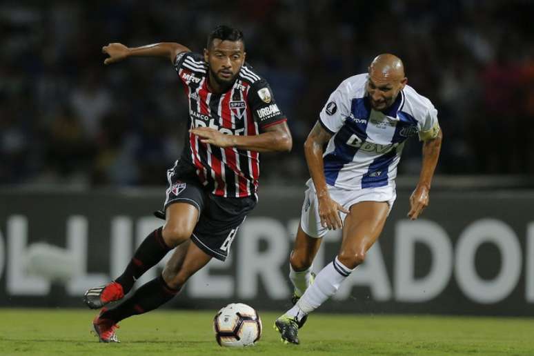 Tricolor perdeu a partida de ida para o Talleres, por 2 a 0, e precisa reverter a derrota esta noite, no Morumbi (DIEGO LIMA / AFP)