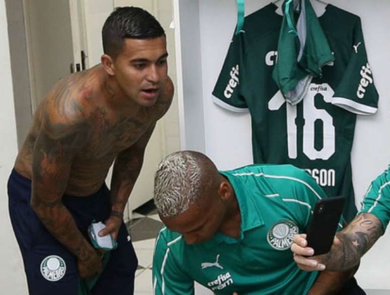 Dudu se coloca como exemplo para Deyverson se controlar e só ajudar o time (Cesar Greco/Ag Palmeiras/Divulgação)