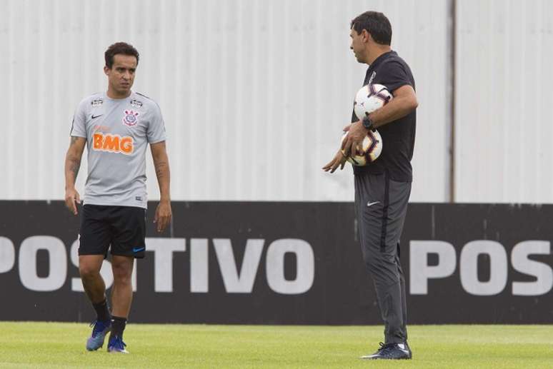 Jadson ao lado de Carille em treino do Corinthians (Foto: Daniel Augusto Jr)