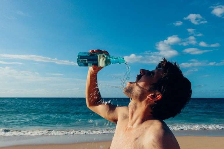 Beber água antes das refeições emagrece? Descubra!