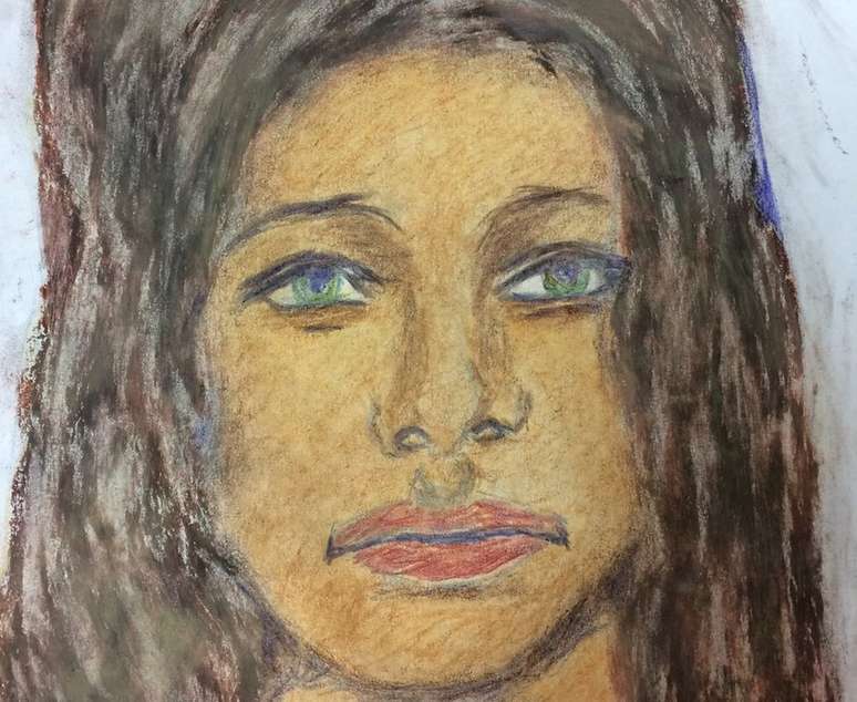 'Mulher branca de 20-25 anos de idade morta em 1972. Morta possivelmente de Massachusetts'