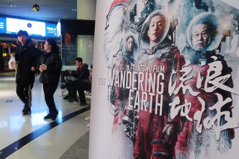 Poster do filme "The Wandering Earth" em cinema em Zhengzhou, na China
11/02/2019
REUTERS/Stringer