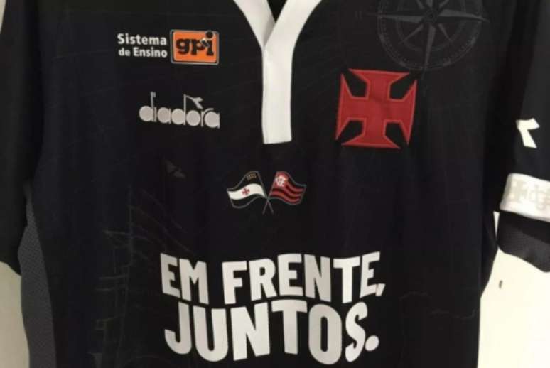 Camisa do jogo contra o Resende teve homenagens às vítimas do incêndio (Divulgação/Twitter)