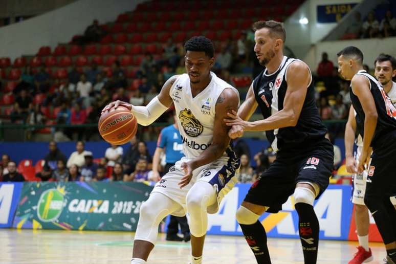 Vasco reagiu a partir do terceiro quarto e voltou a vencer no NBB (Foto: Antonio Penedo/Mogi-Helbor)