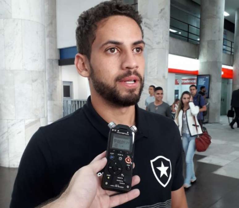 Gabriel soma seis partidas pelo Botafogo (Foto: Reprodução / Twitter)