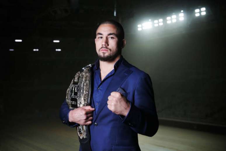 Whittaker não sabe contra quem será a sua defesa de cinturão após se recuperar da cirurgia (Foto: Getty Images)