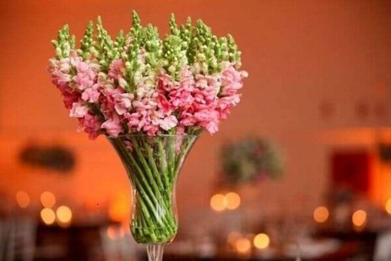 62- As flores do campo como a Boca-de- Leão são ideais para decoração de casamentos e podem ser usadas sozinhas, nos arranjos ou misturadas com outras flores. Fonte: Casamentos