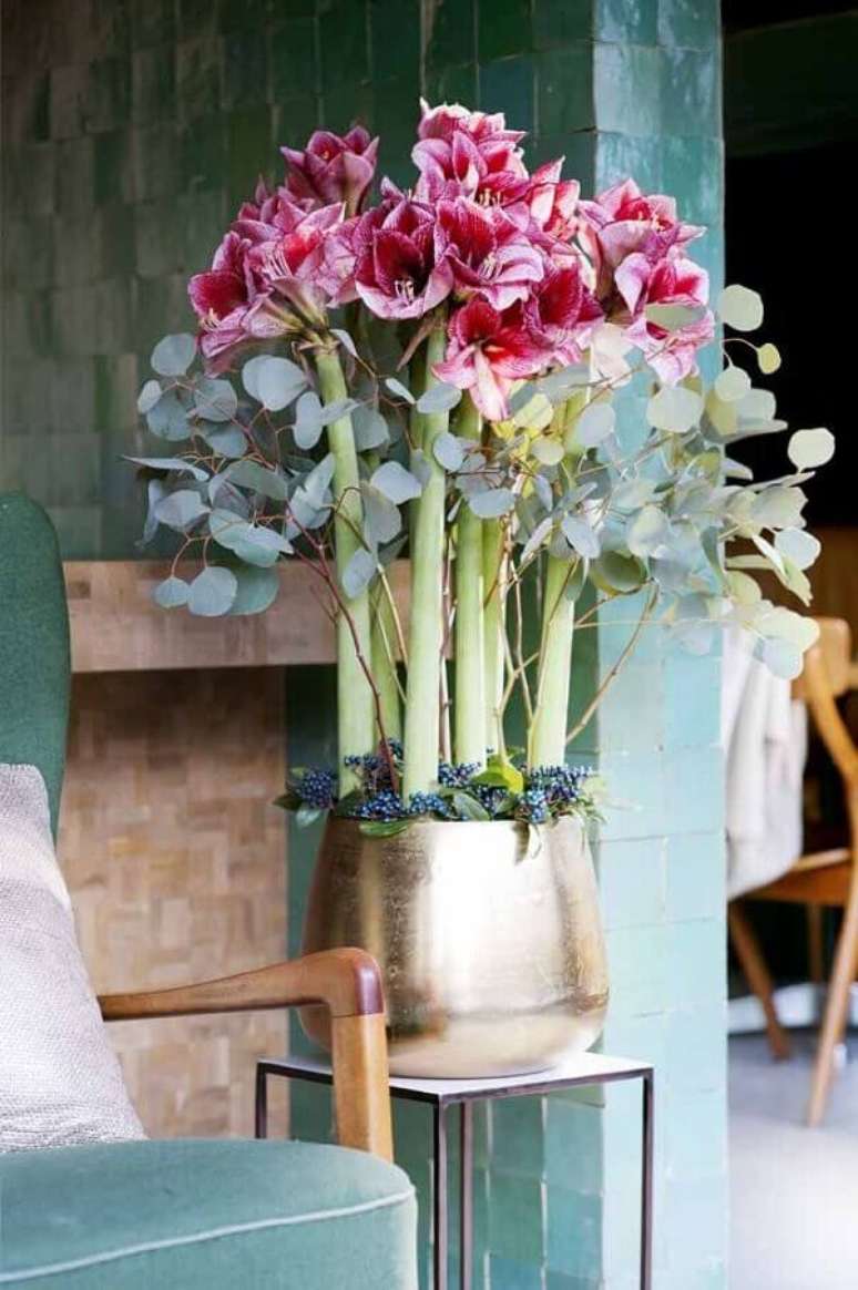 60- As flores do campo como o L&iacute;rio tem um grande apelo decorativo na sala de estar. Fonte: Pinterest
