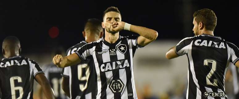 Comemoração do gol de Rodrigo Pimpão, do Botafogo (RJ), em partida contra o Campinense (PB), válida pela primeira fase da Copa do Brasil 2019, no Estádio Amigão, em Campina Grande(PB), nesta quarta-feira, 13.