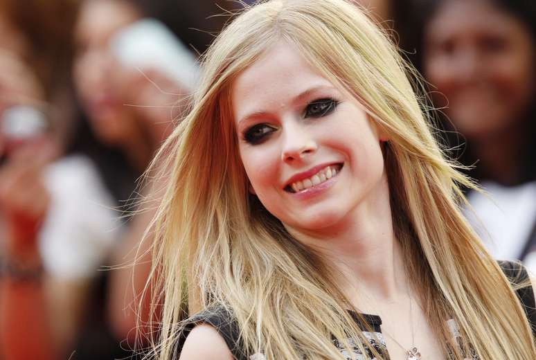 Cantora Avril Lavigne lança novo álbum