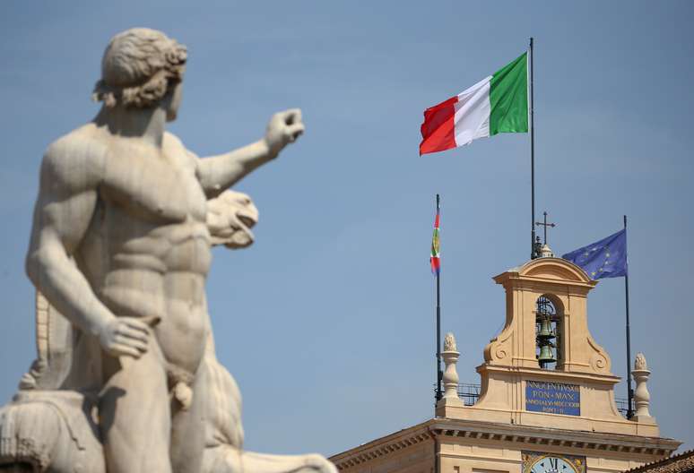 Bandeira da Itália no Palácio Quirinale, em Roma
30/05/2018 REUTERS/Tony Gentile