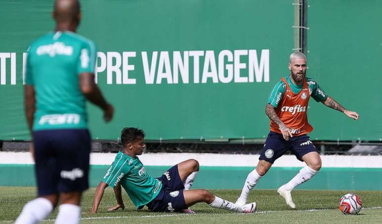 Após Scarpa se mostrar solução, Lucas Lima deve ter chance de se reerguer como titular no domingo (Divulgação)