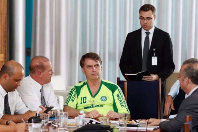 Presidente utilizou camisa pirata do Palmeiras de 2010 em reunião com integrantes do governo (Instagram)