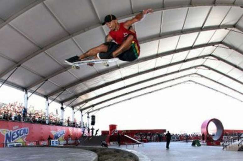 Leandro Macaé em ação no skate (Divulgação)