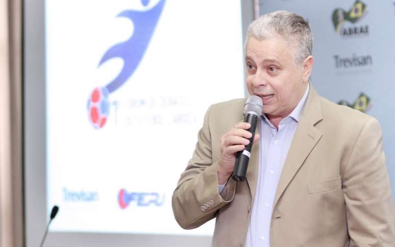 Rabello preside a comissão e o sindicato dos árbitros (Foto: Úrsula Nery/ FERJ)