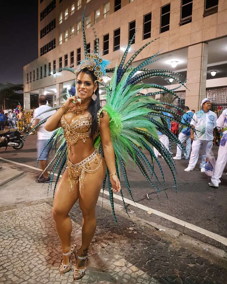 Musa do Carnaval em 2017, a modelo e personal trainer Fran Petersen dividiu algumas dicas para quem deseja perder peso a tempo do Carnaval. 