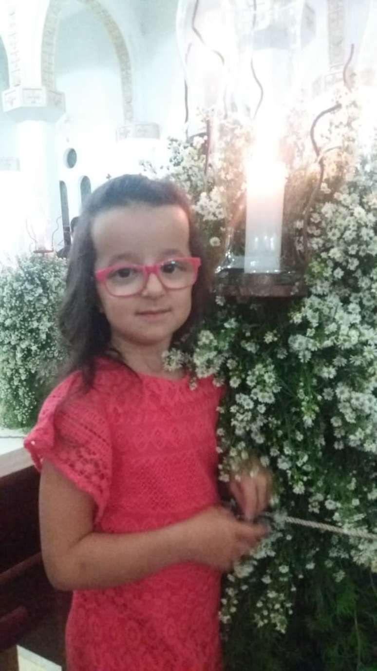 Laura, 10 anos, portadora de picnodisostose; um aglomerado de pessoas com a condição foi descoberto no Ceará
