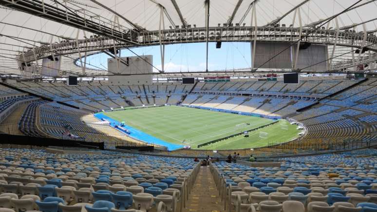 Lado direito do Maracanã voltou a ser polêmica (Foto: Marcello Neves/LANCE!)