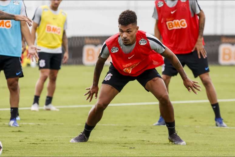 Júnior Urso foi relacionado pela primeira vez no Corinthians (Foto: Rodrigo Gazzanel/RM Sports)