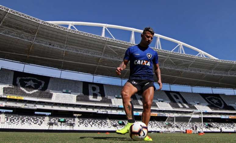 Valencia voltou a treinar com o grupo na última sexta (Foto: Vítor Silva/SSPress/Botafogo)