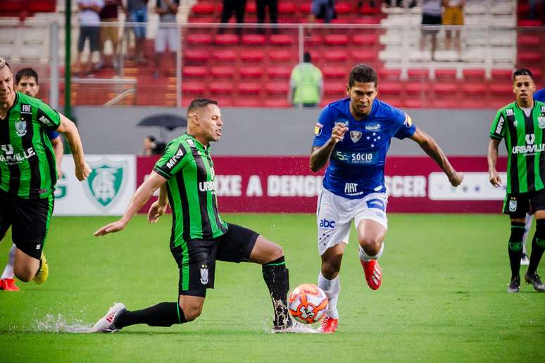 Raniel, do Cruzeiro, em partida contra o América Mineiro, válida pela 7ª rodada do Campeonato Mineiro 2019, no Estádio Independência, em Belo Horizonte, na tarde deste domingo (17).