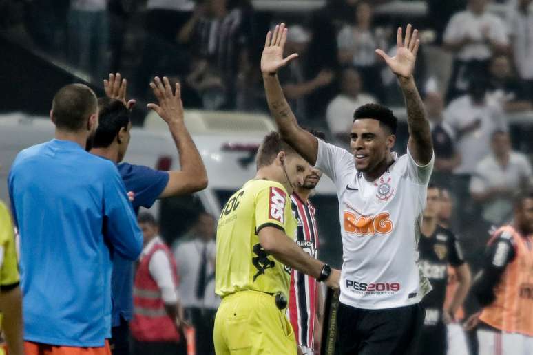 Gustavo marca gol durante jogo entre Corinthians x Sao Paulo, partida valida pelo Campeonato Paulista 2019, na Arena Corinthians, zona leste da cidade de Sao Paulo, neste domingo (17/02).