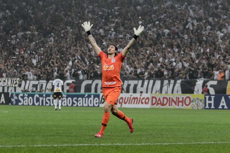 Cassio comemora gol do Gustavo durante jogo entre Corinthians x Sao Paulo, partida valida pelo Campeonato Paulista 2019, na Arena Corinthians, zona leste da cidade de Sao Paulo, neste domingo (17/02).