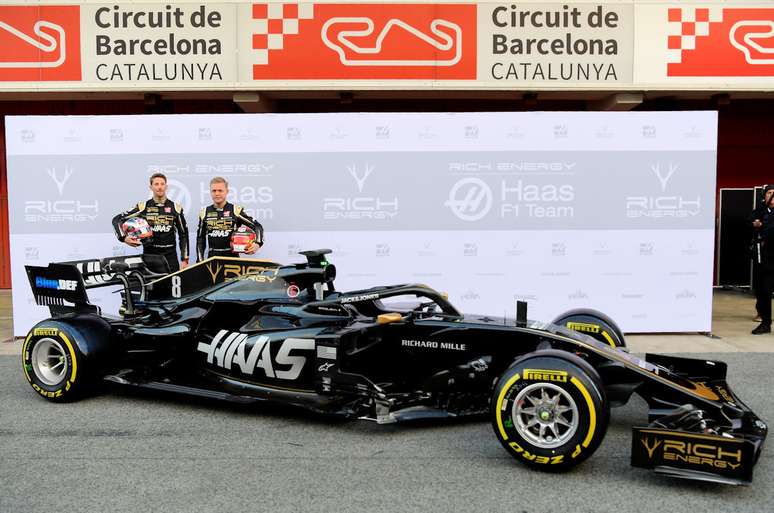 Pré-temporada da F1: Haas apresenta o VF-19 no pitlane de Barcelona